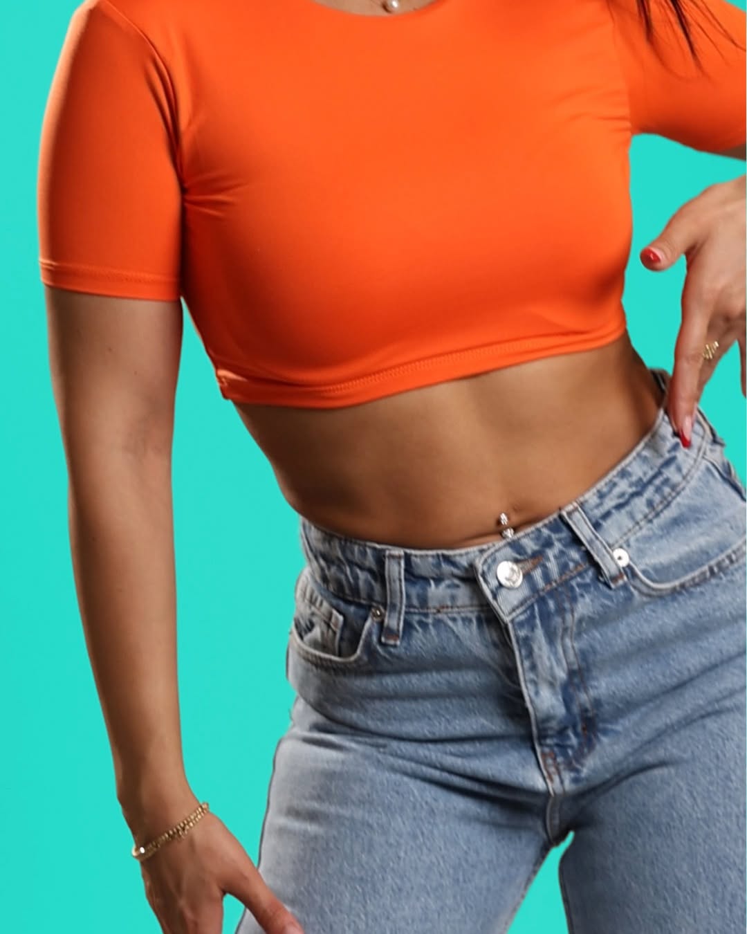 Basic Crop Top w/Sleeve